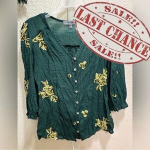 Figueroa & Flower Women's M Green Floral Embroidered Top